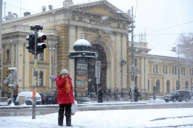 (FOTO) SNEG ZAVEJAO PUTEVE! Danas na snazi žuti i narandžasti meteoalarm u celoj Srbiji