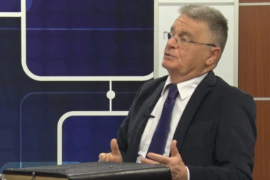 (VIDEO) Rusi preuzimaju Bondstil: Šokantno predviđanje srpskog publiciste!