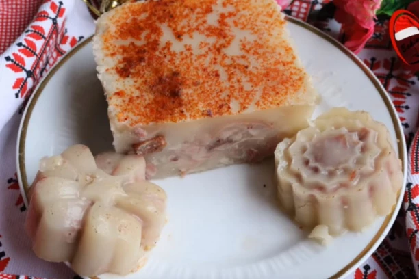 BOŽE, OD ČEGA LI IH PRAVE? Paprene cene omiljenog srpskog specijaliteta šokirale građane pred praznike!