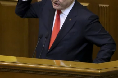 POROŠENKO: Džonson da ne poredi Bregzit i rat u Ukrajini