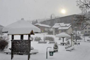 Ovo je prava zimska idila: Na Zlataru napadalo pola metra snega!