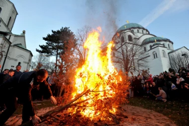 Sačuvajte pepeo od badnjaka! Povećava plodnost, leči glavobolju i pomaže SVIM UKUĆANIMA!