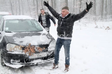 (FOTO) Bruka i sramota: Era Ojdanić se odvalio od alkohola na Božić!