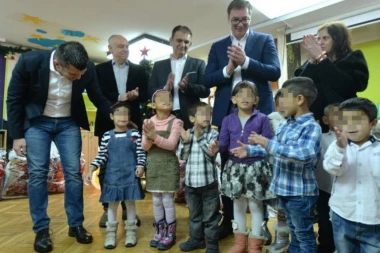 Vučić u poseti napuštenoj deci: Srbija daje pet miliona evra za nove objekte doma u Zvečanskoj!