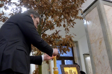 Vučić se obratio građanima: Evo šta je predsednik poželeo srpskom narodu za Božić!