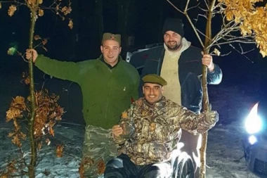 Posekao badnjak: Darko ispoštovao srpski običaj, pa uradio i OVO!