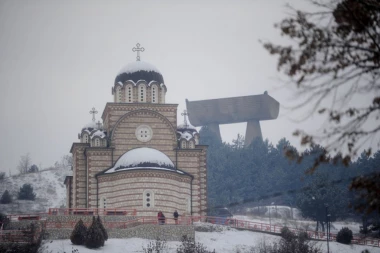Dno dna! Nova sramota Albanaca: Protestuju jer Srbi hoće u crkvu na Badnji dan!