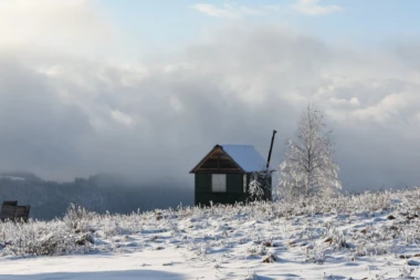 Haotična situacija u Jagodini i Pomoravlju: Sneg neprestano pada pet sati!