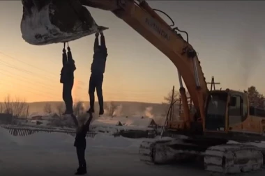 (VIDEO) Ludi ruski "bagerkoster" na -37! Ovako nešto viđa se samo na "Zimskoj Sibirijadi"