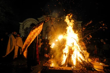 MIR BOŽIJI, HRISTOS SE RODI: Pravoslavni vernici slave Božić!