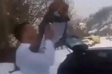 BAHATO, NEMA ŠTA! Rešio da čestita Božić "na srpski način"