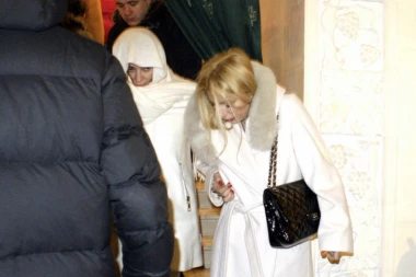 Ceca sva u belom na Božićnoj liturgiji: Ove poznate ličnosti su se pričestile u Hramu Svetog Save!