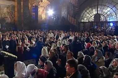 (VIDEO) Težak udarac za Porošenka! Milioni vernika u hramovima Moskovske patrijaršije