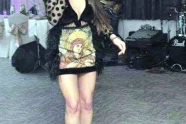 Mia okačila Bogorodicu na međunožje