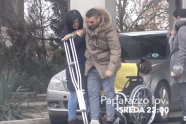 Prvi snimci Darka Lazića na štakama!