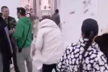 Umalo tuča: Lepi Mića bacao pare po "Zadruzi"!