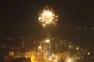 (VIDEO) SREĆAN TI ROĐENDAN, REPUBLIKO SRPSKA: Vatrometom u ponoć počelo slavlje!