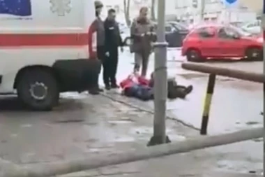 DRAMA ISPRED URGENTNOG CENTRA U BEOGRADU: Porodica pacijentkinje polegala pred sanitet