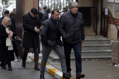 Šeki je ispraćen onako kako dolikuje: Nekada su navijači zaustavljali voz da ga vide, a sada su mu odali počast aplauzom i ovacijama, kao nekada...