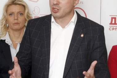 Vrhunsko licemerje Boška Obradovića: Bojkotuje parlament iz luks-stana na Dedinju