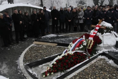 SRBIJA LILA SUZE ZA BESMRTNOG ŠEKIJA