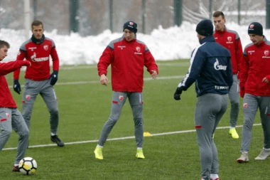 (VIDEO) "SLOBODNJACI" - Kad Zvezdini igrači stanu golmanima na crtu