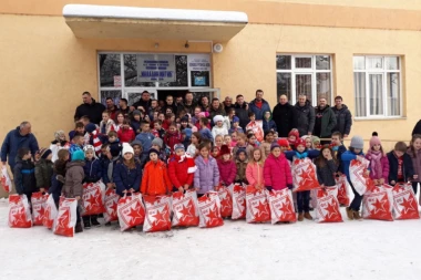 "Delije" obradovale mališane sa Kosova i Metohije!
