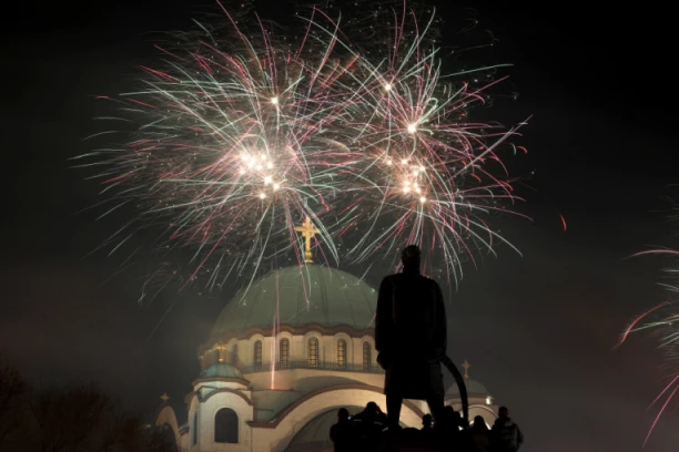 VEČERAS U PONOĆ OBAVEZNO ISPOŠTUJTE OVAJ OBIČAJ! Čeka vas sreća tokom cele godine!