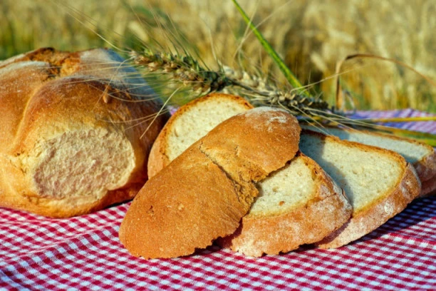 (RECEPT) Idealni za lenjivce: Minijaturni hlebovi gotovi za samo 15 minuta