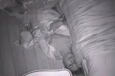 Užas nad užasima! Rijaliti učesnica masturbirala na podu pijana!