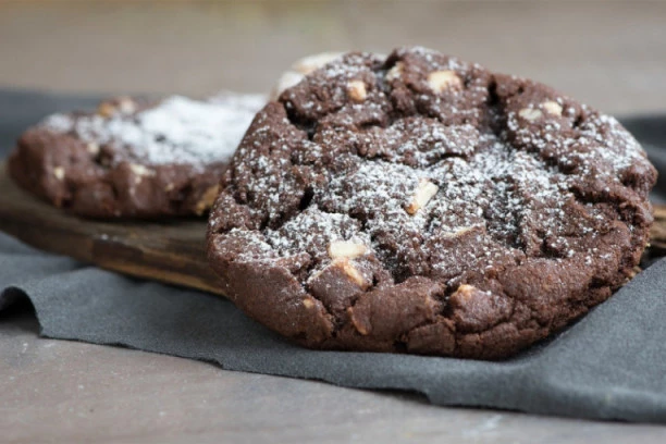(RECEPT) Sočan čokoladni kolač koji se topi u ustima