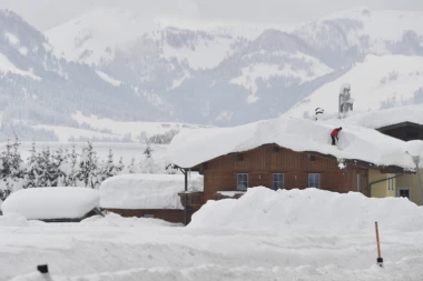 Stravična tragedija u Austriji: Srbina zatrpao sneg, iskopali ga za 15 minuta, ali prekasno!