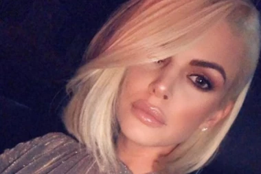 (FOTO) Šuškalo se da je u vezi sa Slobom: Pevačica se skinula u toples!