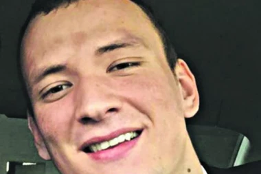 Sin svedoka-saradnika pravio haos u centru Beograda:  Čumetov sin autom udario policajca pa mu pretio kalašnjikovim!