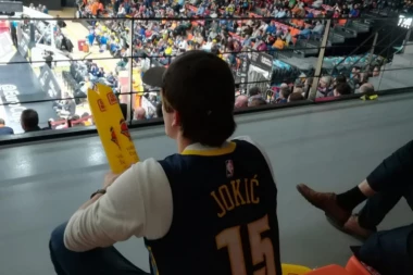 (FOTO) "Jokić" gleda Zvezdu u Valensiji!