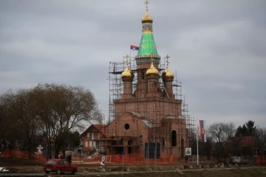 Svetski mediji o neraskidivoj vezi Srba i Rusa: Putina u Srbiji obožavaju, ima svoje selo, rakiju, kafiće, a sada mu grade i crkvu!