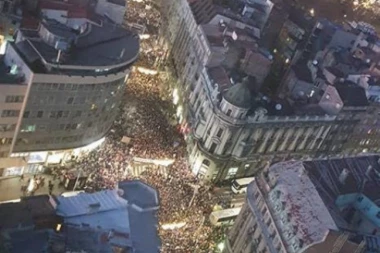 Fotografije govore više od hiljadu reči: Pogledajte koliko se ljudi okupilo da dočeka Putina