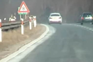 Pojavio se snimak ludačke vožnje Hrvata: Jurcao 250 km/h po auto-putu!