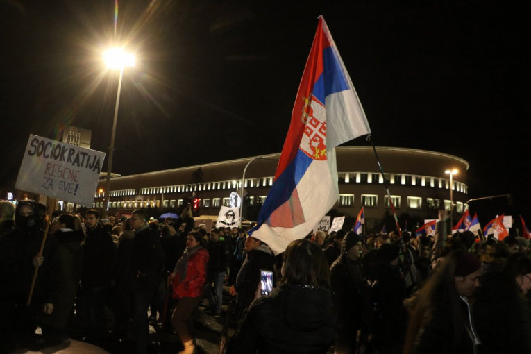 Odžićeve i Boškove pristalice na protestu u Novom Sadu: Ovo nije Rusija