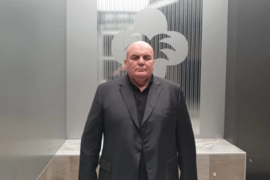 PALMA: Deo crnogorskih političara predvođenih Ðukanovićem i Kivokapićem zabio nož u leđa Srbiji