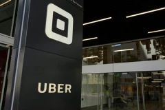 UBER DRASTIČNO KAŽNJEN: Sud nije imao milosti, podmetanje nogu konkurenciji se NE PRAŠTA