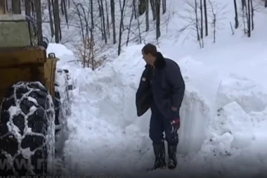 (VIDEO) Ovaj pakao nas čeka ako sneg nastavi da pada!