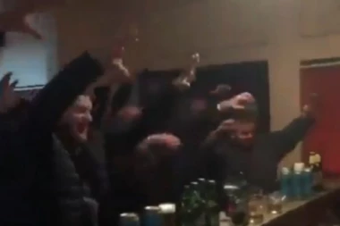 (HIT VIDEO) Srbija ima novi ludi izazov - "Da sam pauk, mali pauk!": Napijaju se u kafani i glume ove živuljke!