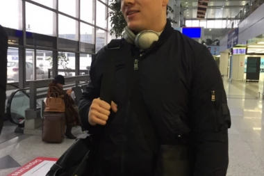 Slobi Radanoviću zviždali na aerodromu, on poludeo od besa!