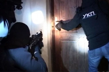 MUP traga za "krticom": Umesto krimosa zatekli poruku "Pozdrav za policiju"