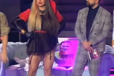 Da li prepoznajte ovu zgodnu cicu sa slike? Šokiraćete se kad vidite ko je u pitanju!