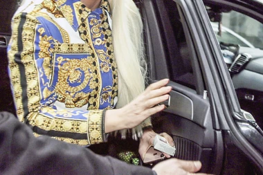 Nova drama u domu Karleuše: Jelena se trovala lekovima od Divnine smrti, morala hitno kod lekara!