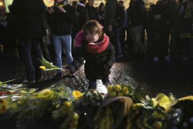 BAŠ GA PRETERASTE: Užasno ponašanje navijača - Ismevali Salinu smrt