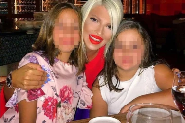 (VIDEO) Geni su čudo: Atina imitirala Karleušu, napravila potpuni kolaps na instagramu!