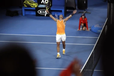 Nadalu oči pune suza posle pobede i plasamana u finale
